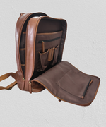 Load image into Gallery viewer, Soho laptop  backpack vachata capuchino
